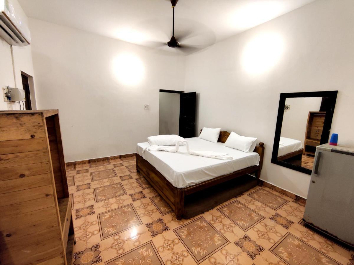 Отель Calangute Turista Экстерьер фото